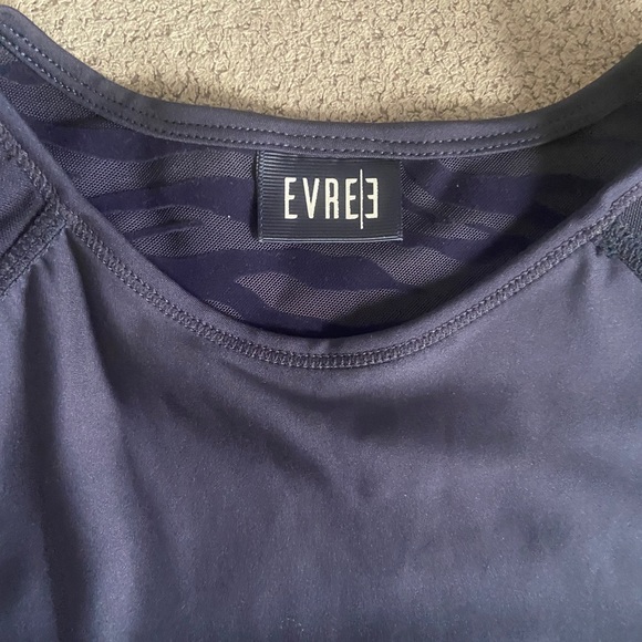 The CHESTEE Everee Dri Fit Workout Top - Picture 5 of 5
